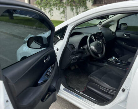 Белый Ниссан Лиф, объемом двигателя 0 л и пробегом 155 тыс. км за 7800 $, фото 9 на Automoto.ua