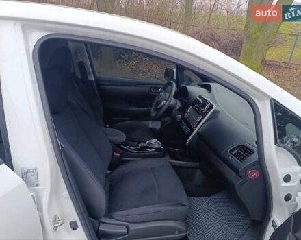 Белый Ниссан Лиф, объемом двигателя 0 л и пробегом 67 тыс. км за 7500 $, фото 29 на Automoto.ua