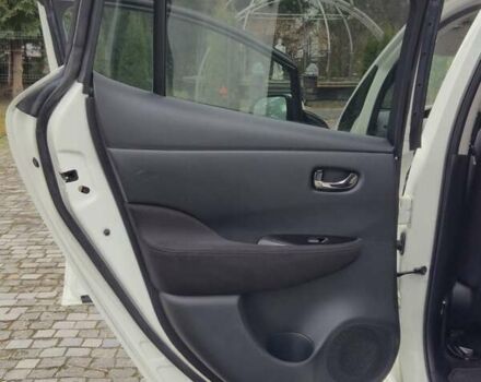 Белый Ниссан Лиф, объемом двигателя 0 л и пробегом 73 тыс. км за 5900 $, фото 28 на Automoto.ua