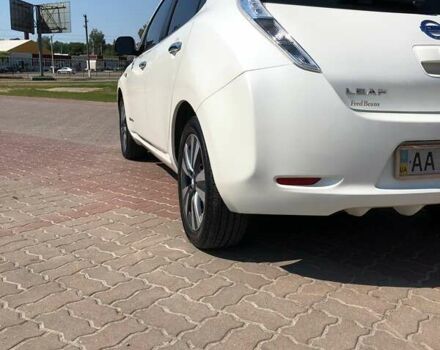 Белый Ниссан Лиф, объемом двигателя 0 л и пробегом 155 тыс. км за 10100 $, фото 7 на Automoto.ua