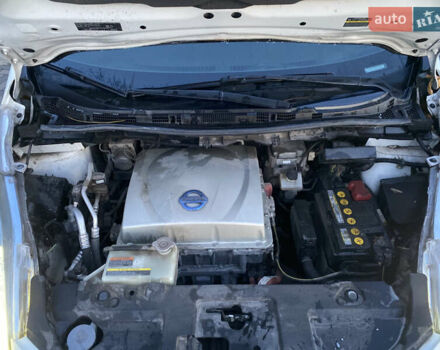 Белый Ниссан Лиф, объемом двигателя 0 л и пробегом 102 тыс. км за 6990 $, фото 23 на Automoto.ua