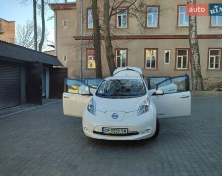 Белый Ниссан Лиф, объемом двигателя 0 л и пробегом 82 тыс. км за 13200 $, фото 4 на Automoto.ua