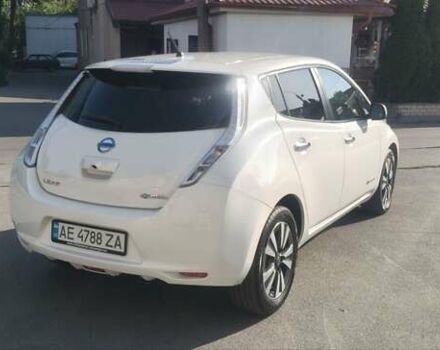 Белый Ниссан Лиф, объемом двигателя 0 л и пробегом 126 тыс. км за 10000 $, фото 3 на Automoto.ua