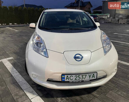 Білий Ніссан Ліф, об'ємом двигуна 0 л та пробігом 100 тис. км за 7100 $, фото 1 на Automoto.ua