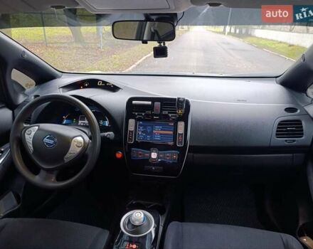 Белый Ниссан Лиф, объемом двигателя 0 л и пробегом 67 тыс. км за 7500 $, фото 21 на Automoto.ua