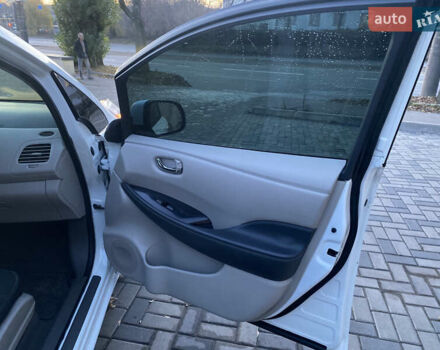 Белый Ниссан Лиф, объемом двигателя 0 л и пробегом 102 тыс. км за 6990 $, фото 13 на Automoto.ua