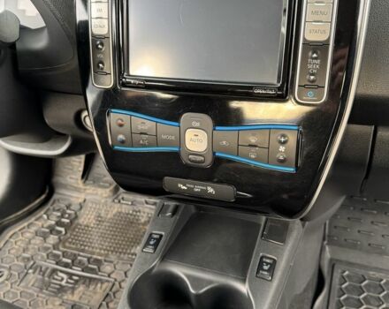 Білий Ніссан Ліф, об'ємом двигуна 0 л та пробігом 65 тис. км за 7500 $, фото 4 на Automoto.ua