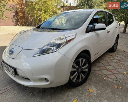 Білий Ніссан Ліф, об'ємом двигуна 0 л та пробігом 93 тис. км за 7900 $, фото 1 на Automoto.ua