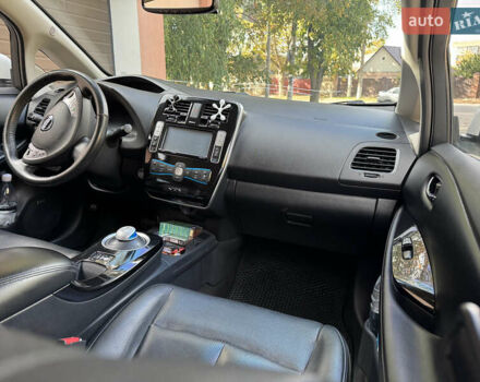 Білий Ніссан Ліф, об'ємом двигуна 0 л та пробігом 93 тис. км за 7900 $, фото 12 на Automoto.ua