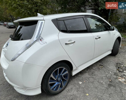 Белый Ниссан Лиф, объемом двигателя 0 л и пробегом 111 тыс. км за 7500 $, фото 19 на Automoto.ua