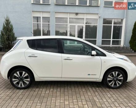 Белый Ниссан Лиф, объемом двигателя 0 л и пробегом 91 тыс. км за 8700 $, фото 7 на Automoto.ua