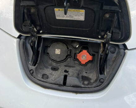 Белый Ниссан Лиф, объемом двигателя 0 л и пробегом 264 тыс. км за 4500 $, фото 19 на Automoto.ua