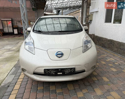 Белый Ниссан Лиф, объемом двигателя 0 л и пробегом 103 тыс. км за 7590 $, фото 6 на Automoto.ua
