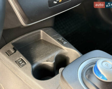 Белый Ниссан Лиф, объемом двигателя 0 л и пробегом 140 тыс. км за 5300 $, фото 5 на Automoto.ua