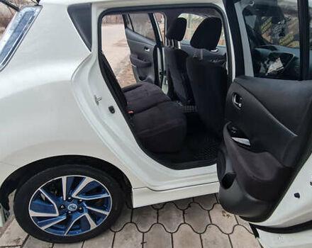 Белый Ниссан Лиф, объемом двигателя 0 л и пробегом 111 тыс. км за 7500 $, фото 7 на Automoto.ua