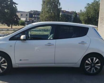 Белый Ниссан Лиф, объемом двигателя 0 л и пробегом 126 тыс. км за 10000 $, фото 1 на Automoto.ua