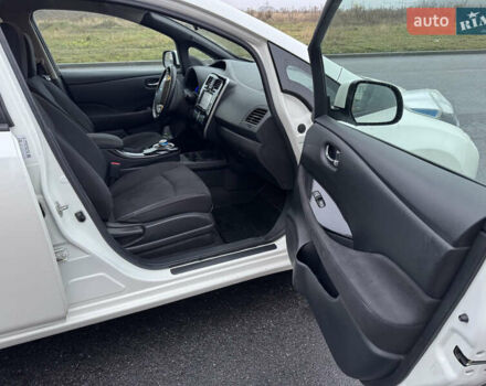 Белый Ниссан Лиф, объемом двигателя 0 л и пробегом 121 тыс. км за 6900 $, фото 19 на Automoto.ua