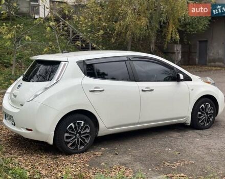Білий Ніссан Ліф, об'ємом двигуна 0 л та пробігом 166 тис. км за 6500 $, фото 2 на Automoto.ua