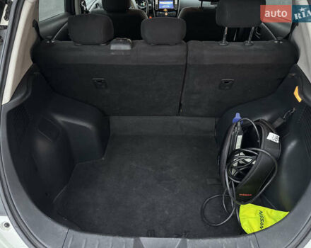 Белый Ниссан Лиф, объемом двигателя 0 л и пробегом 121 тыс. км за 6900 $, фото 16 на Automoto.ua