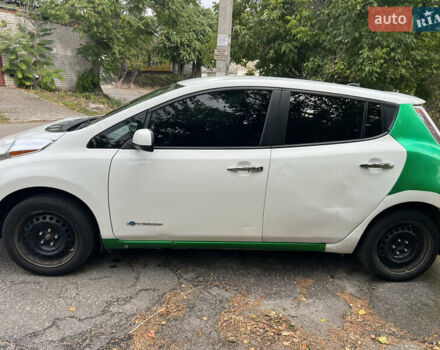 Белый Ниссан Лиф, объемом двигателя 0 л и пробегом 264 тыс. км за 4500 $, фото 1 на Automoto.ua