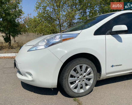 Белый Ниссан Лиф, объемом двигателя 0 л и пробегом 89 тыс. км за 9000 $, фото 13 на Automoto.ua