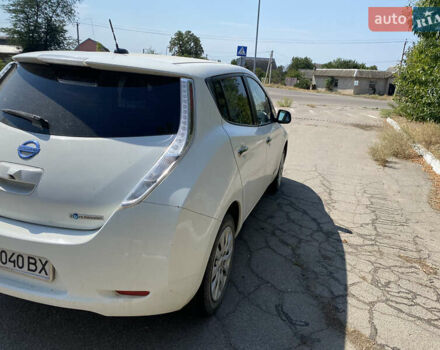 Белый Ниссан Лиф, объемом двигателя 0 л и пробегом 89 тыс. км за 9000 $, фото 8 на Automoto.ua