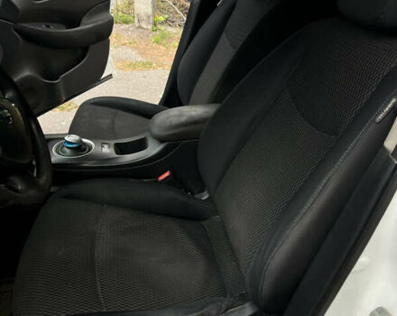 Белый Ниссан Лиф, объемом двигателя 0 л и пробегом 264 тыс. км за 4500 $, фото 15 на Automoto.ua