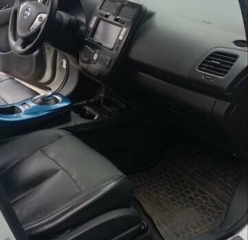 Белый Ниссан Лиф, объемом двигателя 0 л и пробегом 196 тыс. км за 7200 $, фото 2 на Automoto.ua