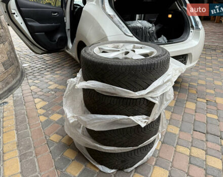 Белый Ниссан Лиф, объемом двигателя 0 л и пробегом 103 тыс. км за 7590 $, фото 49 на Automoto.ua