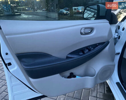 Белый Ниссан Лиф, объемом двигателя 0 л и пробегом 102 тыс. км за 6990 $, фото 11 на Automoto.ua