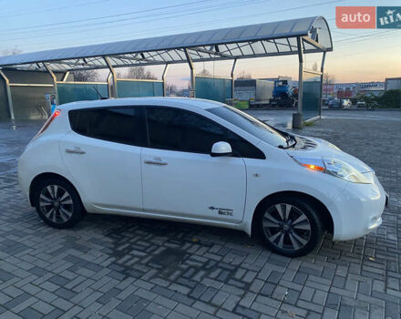 Белый Ниссан Лиф, объемом двигателя 0 л и пробегом 102 тыс. км за 6990 $, фото 4 на Automoto.ua