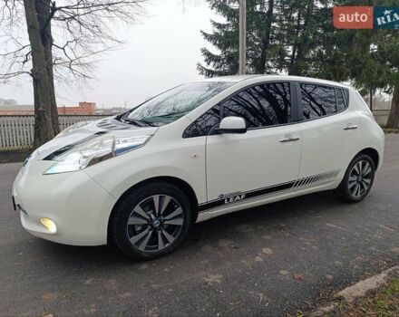 Белый Ниссан Лиф, объемом двигателя 0 л и пробегом 67 тыс. км за 7500 $, фото 31 на Automoto.ua