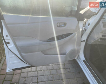 Белый Ниссан Лиф, объемом двигателя 0 л и пробегом 171 тыс. км за 5900 $, фото 4 на Automoto.ua