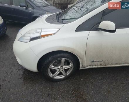 Белый Ниссан Лиф, объемом двигателя 0 л и пробегом 136 тыс. км за 7000 $, фото 2 на Automoto.ua