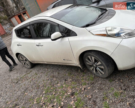 Белый Ниссан Лиф, объемом двигателя 0 л и пробегом 220 тыс. км за 5200 $, фото 1 на Automoto.ua