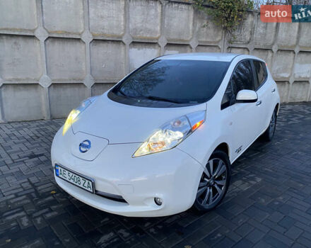 Белый Ниссан Лиф, объемом двигателя 0 л и пробегом 102 тыс. км за 6990 $, фото 6 на Automoto.ua