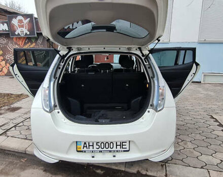 Белый Ниссан Лиф, объемом двигателя 0 л и пробегом 111 тыс. км за 7500 $, фото 6 на Automoto.ua