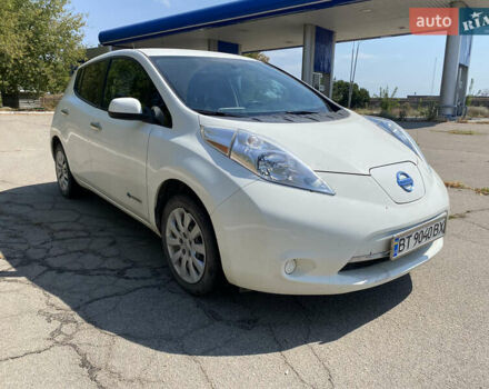 Белый Ниссан Лиф, объемом двигателя 0 л и пробегом 89 тыс. км за 9000 $, фото 3 на Automoto.ua