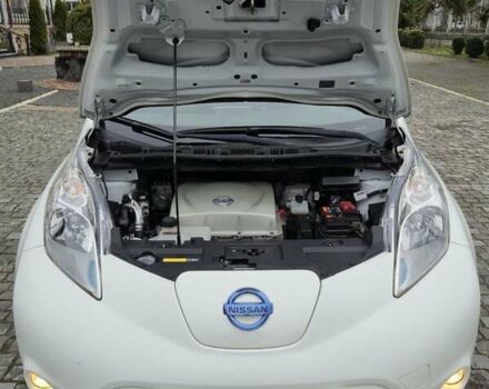 Белый Ниссан Лиф, объемом двигателя 0 л и пробегом 73 тыс. км за 5900 $, фото 25 на Automoto.ua
