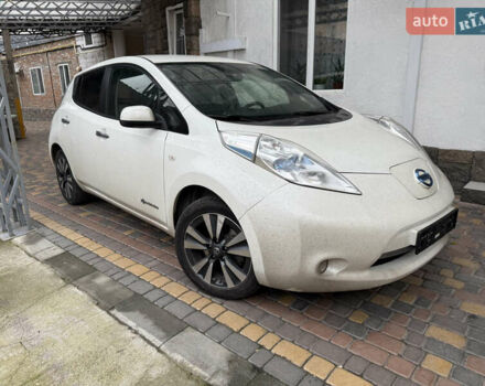 Белый Ниссан Лиф, объемом двигателя 0 л и пробегом 103 тыс. км за 7590 $, фото 7 на Automoto.ua