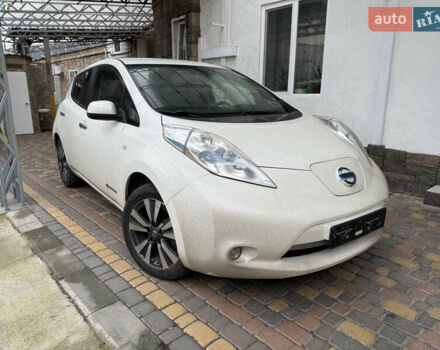 Белый Ниссан Лиф, объемом двигателя 0 л и пробегом 103 тыс. км за 7590 $, фото 5 на Automoto.ua