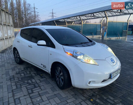 Белый Ниссан Лиф, объемом двигателя 0 л и пробегом 102 тыс. км за 6990 $, фото 3 на Automoto.ua