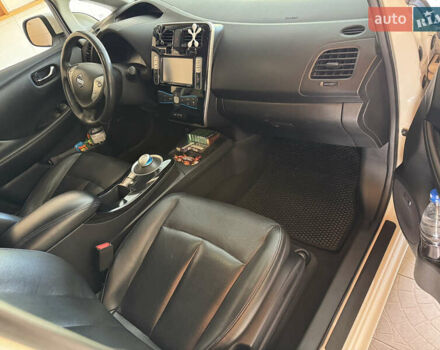 Білий Ніссан Ліф, об'ємом двигуна 0 л та пробігом 93 тис. км за 7900 $, фото 27 на Automoto.ua