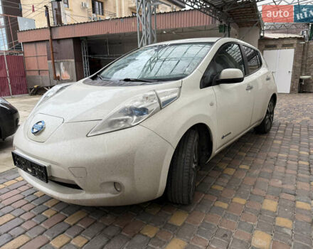 Белый Ниссан Лиф, объемом двигателя 0 л и пробегом 103 тыс. км за 7590 $, фото 4 на Automoto.ua