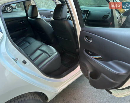 Белый Ниссан Лиф, объемом двигателя 0 л и пробегом 94 тыс. км за 5000 $, фото 8 на Automoto.ua