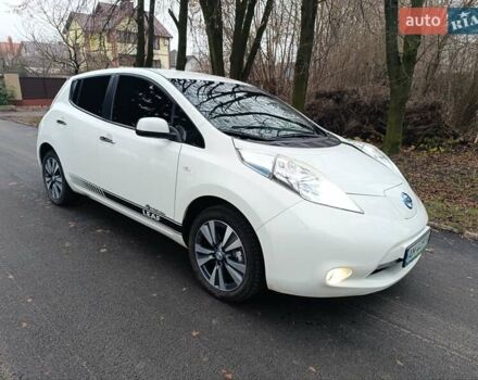 Белый Ниссан Лиф, объемом двигателя 0 л и пробегом 67 тыс. км за 7500 $, фото 49 на Automoto.ua