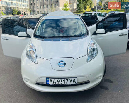 Белый Ниссан Лиф, объемом двигателя 0 л и пробегом 85 тыс. км за 9000 $, фото 3 на Automoto.ua