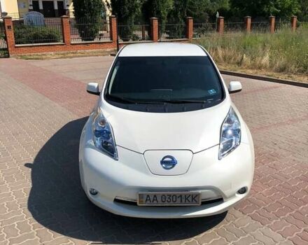 Белый Ниссан Лиф, объемом двигателя 0 л и пробегом 155 тыс. км за 10100 $, фото 4 на Automoto.ua