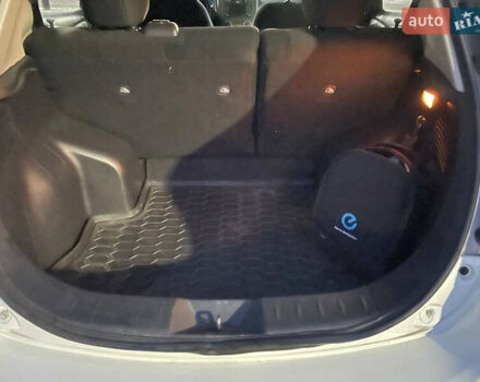 Білий Ніссан Ліф, об'ємом двигуна 0 л та пробігом 100 тис. км за 7100 $, фото 6 на Automoto.ua