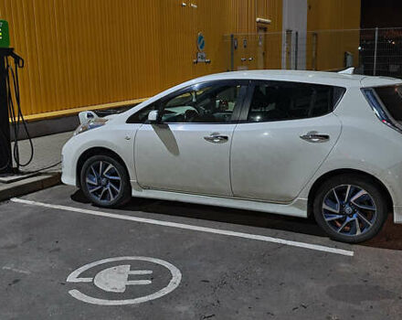 Белый Ниссан Лиф, объемом двигателя 0 л и пробегом 111 тыс. км за 7500 $, фото 2 на Automoto.ua